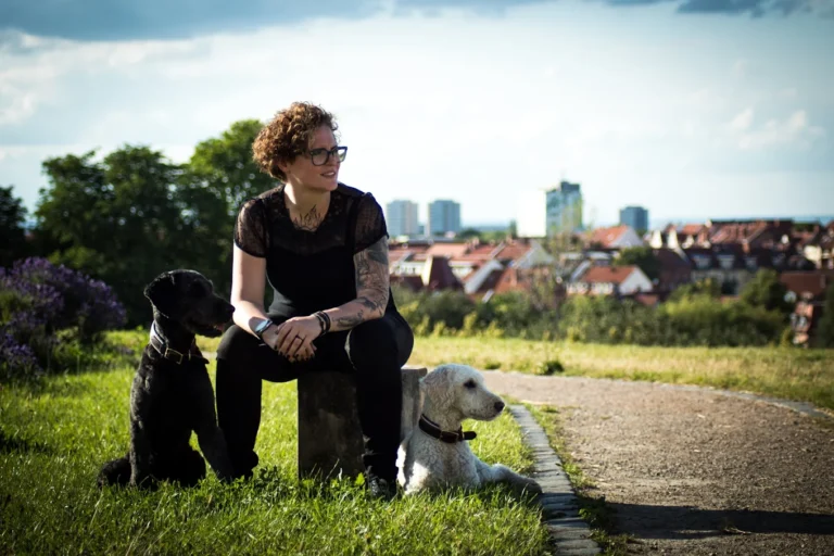 Susanne Wille Porträt mit Hunden